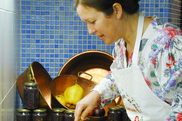 Au dessus, sur l'étagère du haut