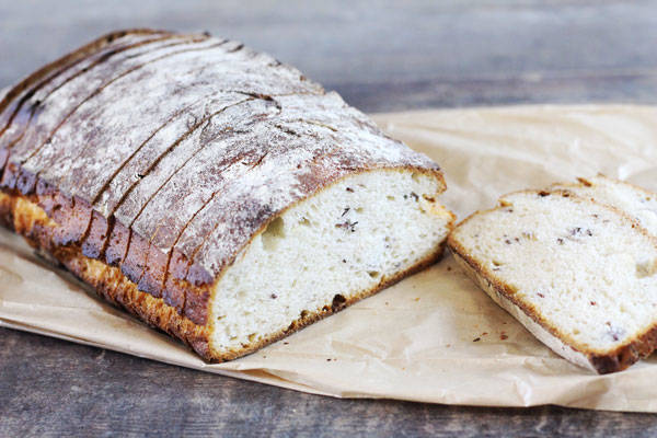 Pain au miel, et noisettes de Seine-et-Marne tranché - Le Fournil Briard